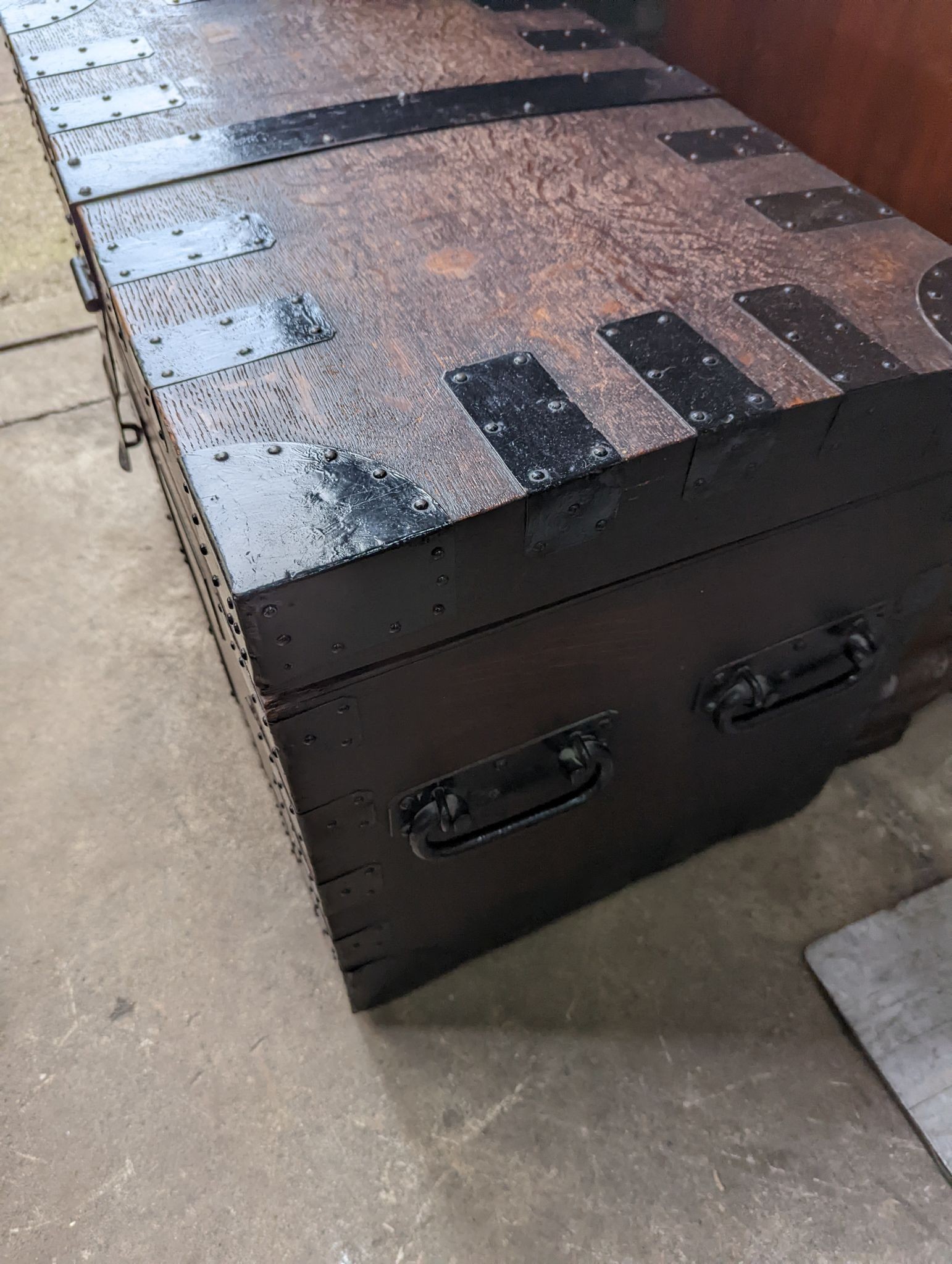 A Victorian iron bound oak silver chest, bears engraved brass plaque Major S. P. Strong, Scottish Rifles, length 82cm, depth 61cm, height 57cm